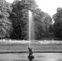 A water jet in the circular pond at Killruddery House